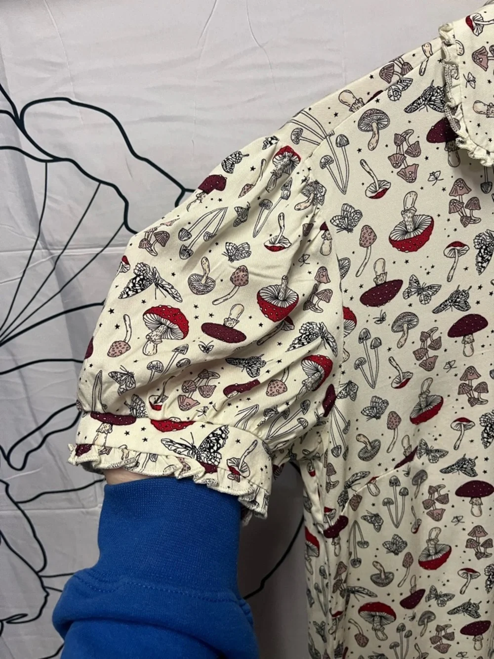 Hot Topic 97% Rayon Mushroom Print Short Sleeve Shirt - White/Red (294)